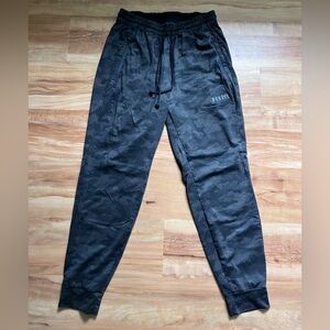 NOBULL Men's Black/Gray Camo Jogger Pants